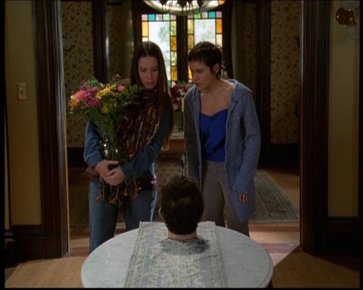 Charmed-Online-dot-614TheLegendOftheSleepyHalliwell0311.jpg