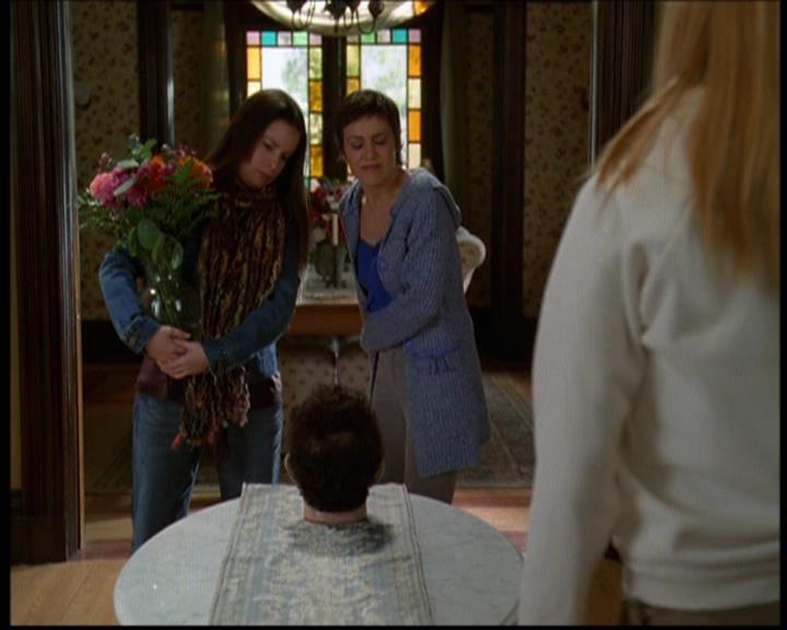 Charmed-Online-dot-614TheLegendOftheSleepyHalliwell0331.jpg Charmed-Online-dot-614TheLegendOftheSleepyHalliwell0331.jpg