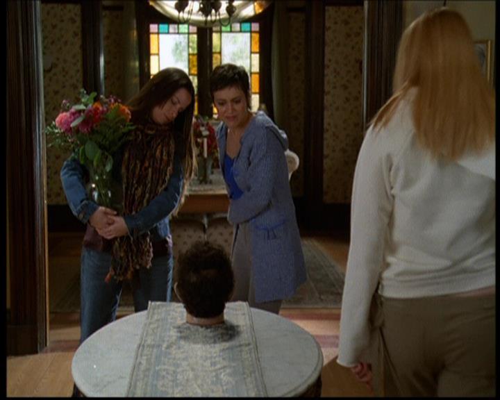 Charmed-Online-dot-614TheLegendOftheSleepyHalliwell0332.jpg