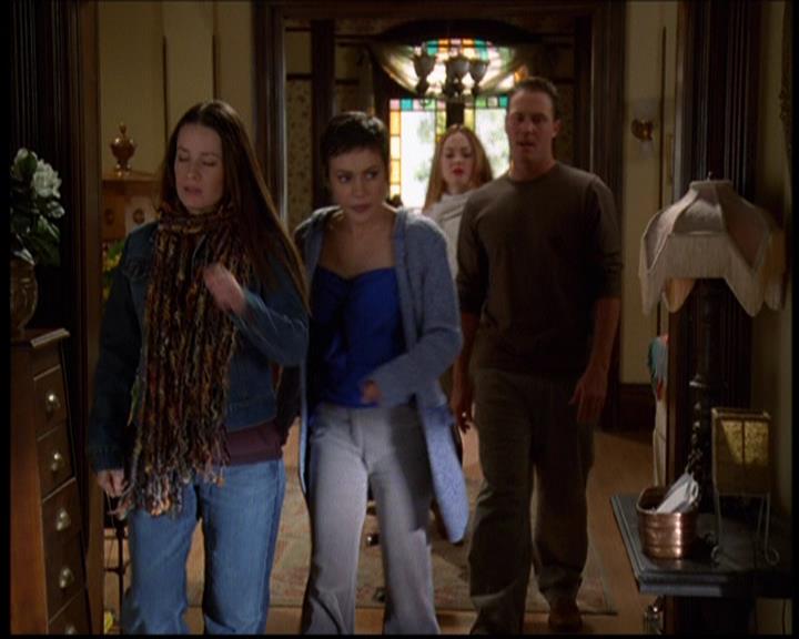 Charmed-Online-dot-614TheLegendOftheSleepyHalliwell0353.jpg
