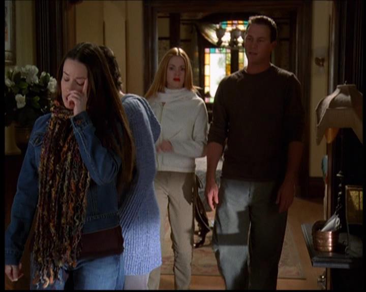 Charmed-Online-dot-614TheLegendOftheSleepyHalliwell0354.jpg Charmed-Online-dot-614TheLegendOftheSleepyHalliwell0354.jpg