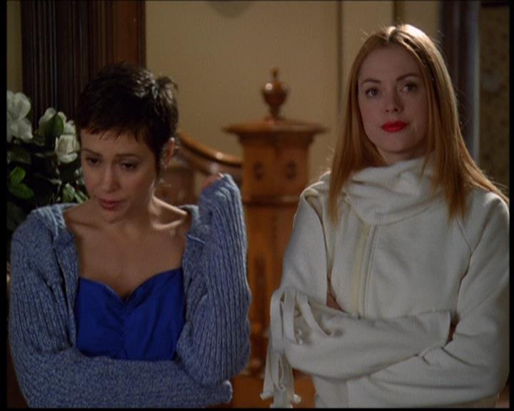 Charmed-Online-dot-614TheLegendOftheSleepyHalliwell0360.jpg Charmed-Online-dot-614TheLegendOftheSleepyHalliwell0360.jpg