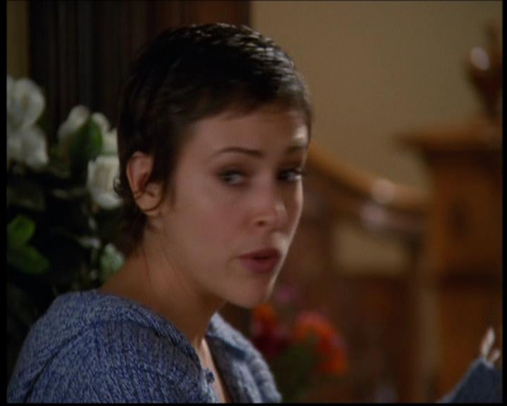 Charmed-Online-dot-614TheLegendOftheSleepyHalliwell0393.jpg Charmed-Online-dot-614TheLegendOftheSleepyHalliwell0393.jpg