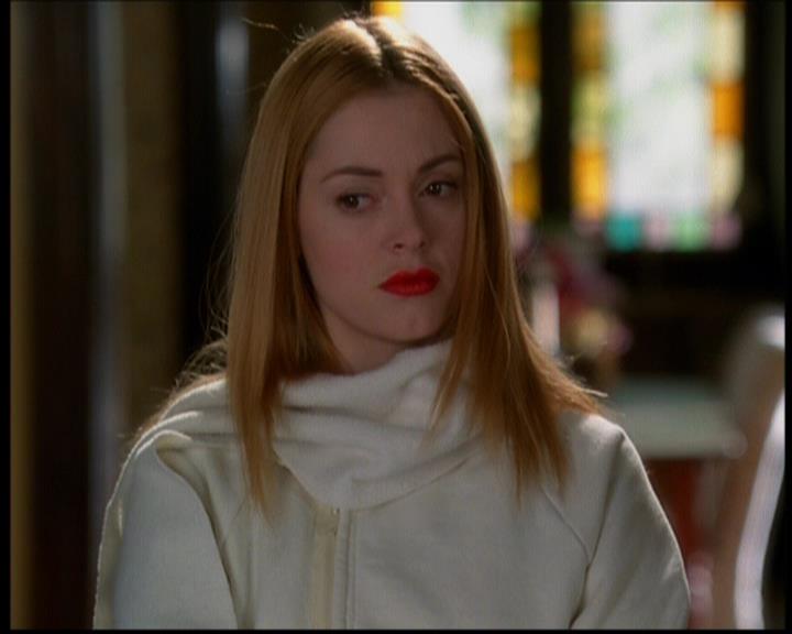 Charmed-Online-dot-614TheLegendOftheSleepyHalliwell0412.jpg