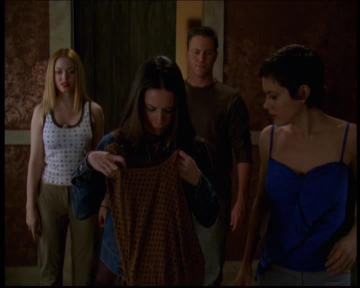 Charmed-Online-dot-614TheLegendOftheSleepyHalliwell0426.jpg