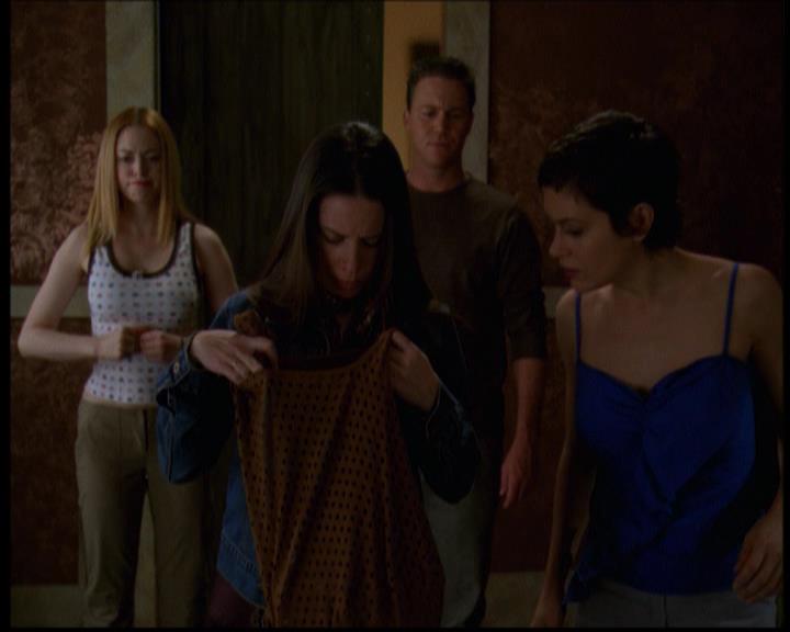 Charmed-Online-dot-614TheLegendOftheSleepyHalliwell0427.jpg