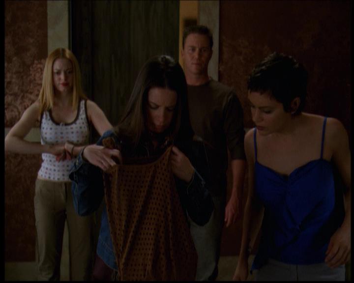 Charmed-Online-dot-614TheLegendOftheSleepyHalliwell0428.jpg