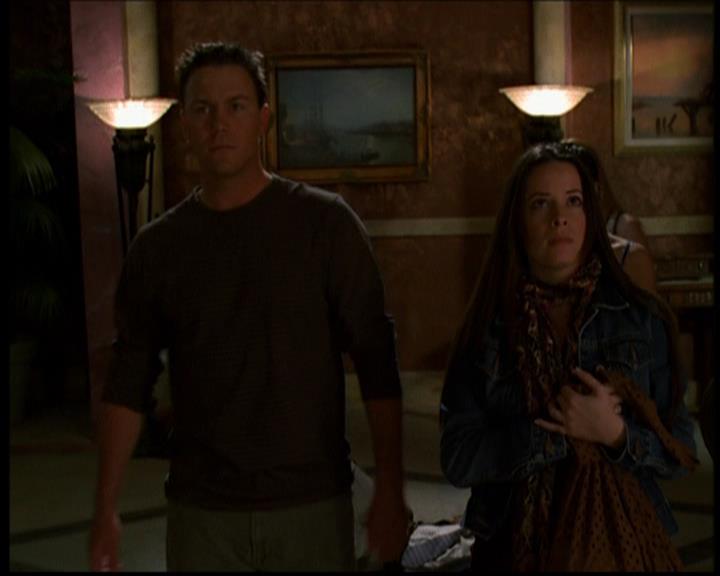 Charmed-Online-dot-614TheLegendOftheSleepyHalliwell0437.jpg