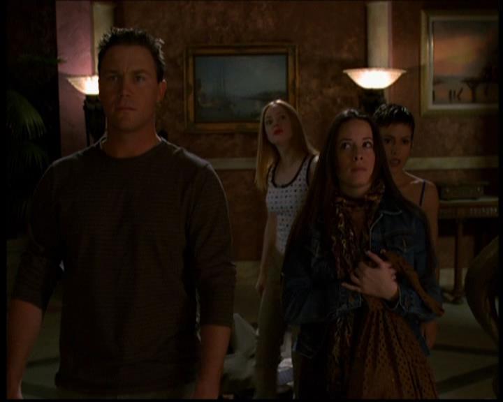 Charmed-Online-dot-614TheLegendOftheSleepyHalliwell0438.jpg