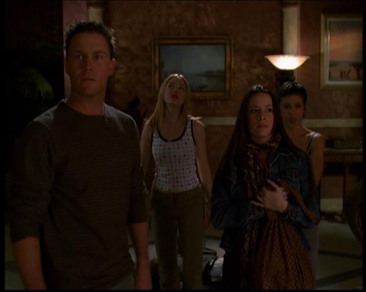 Charmed-Online-dot-614TheLegendOftheSleepyHalliwell0439.jpg