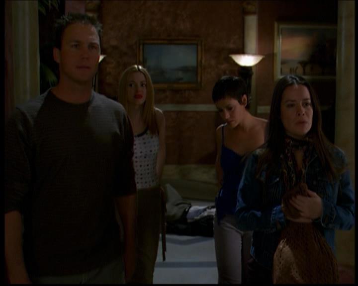 Charmed-Online-dot-614TheLegendOftheSleepyHalliwell0448.jpg
