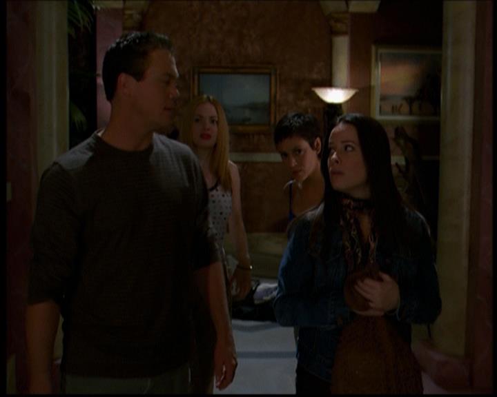 Charmed-Online-dot-614TheLegendOftheSleepyHalliwell0449.jpg