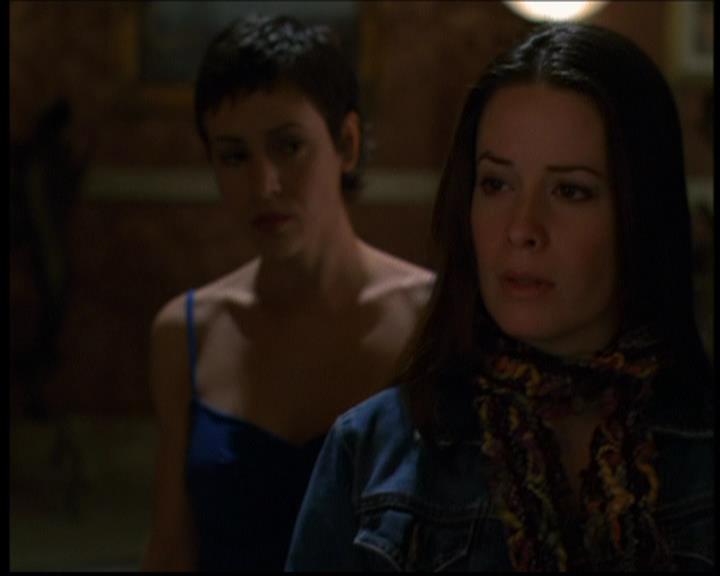 Charmed-Online-dot-614TheLegendOftheSleepyHalliwell0451.jpg Charmed-Online-dot-614TheLegendOftheSleepyHalliwell0451.jpg