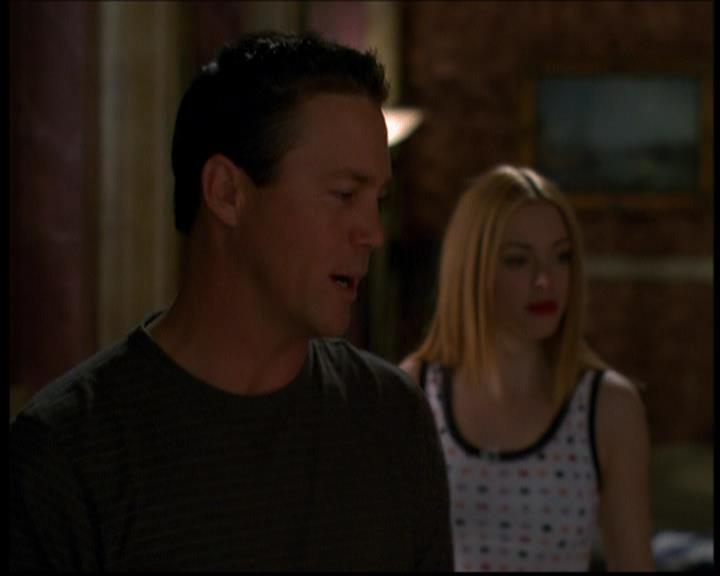 Charmed-Online-dot-614TheLegendOftheSleepyHalliwell0454.jpg