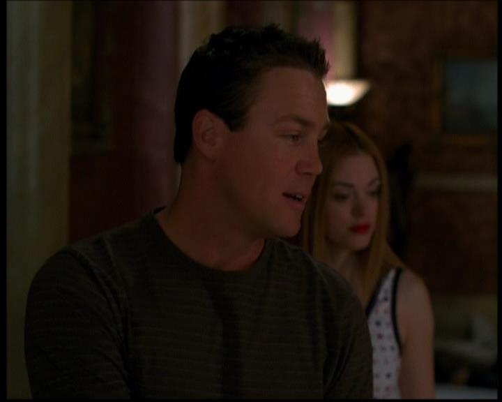 Charmed-Online-dot-614TheLegendOftheSleepyHalliwell0457.jpg Charmed-Online-dot-614TheLegendOftheSleepyHalliwell0457.jpg