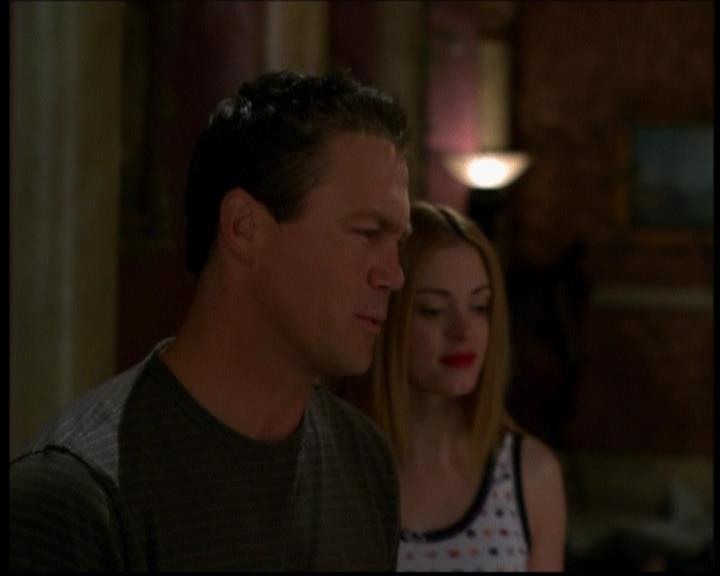 Charmed-Online-dot-614TheLegendOftheSleepyHalliwell0459.jpg