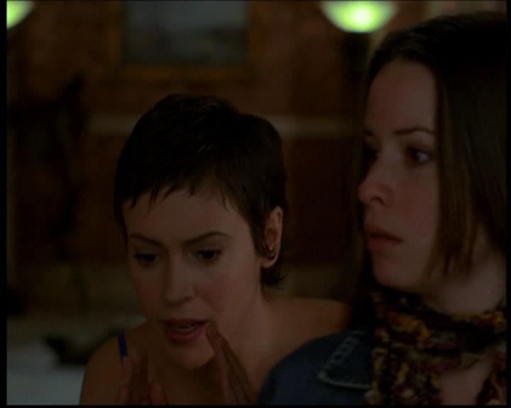 Charmed-Online-dot-614TheLegendOftheSleepyHalliwell0466.jpg