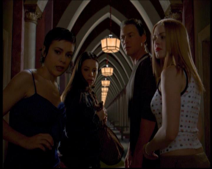 Charmed-Online-dot-614TheLegendOftheSleepyHalliwell0472.jpg