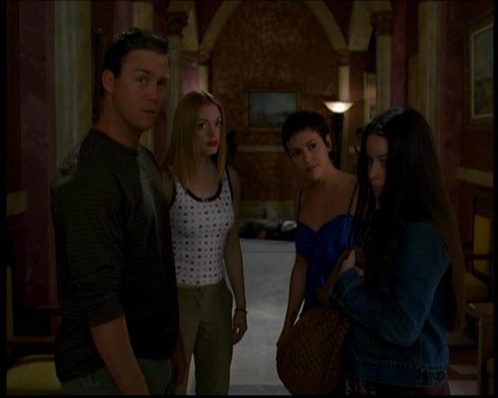 Charmed-Online-dot-614TheLegendOftheSleepyHalliwell0478.jpg