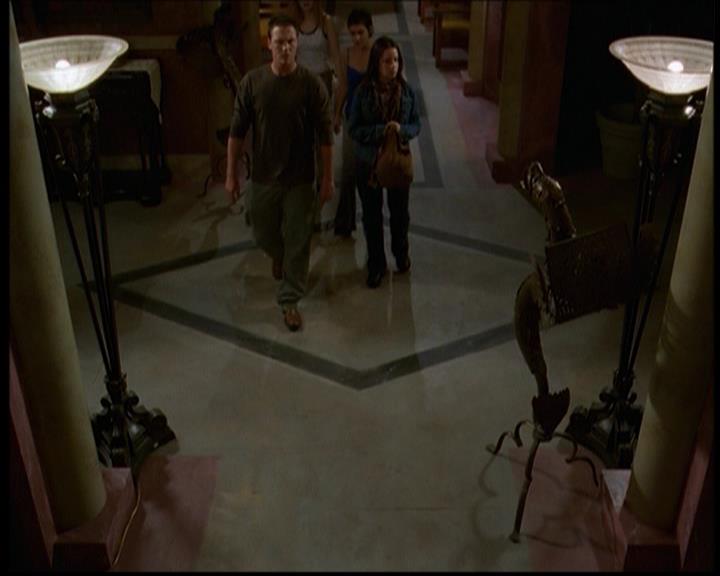 Charmed-Online-dot-614TheLegendOftheSleepyHalliwell0495.jpg