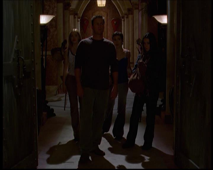 Charmed-Online-dot-614TheLegendOftheSleepyHalliwell0511.jpg Charmed-Online-dot-614TheLegendOftheSleepyHalliwell0511.jpg