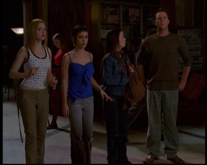 Charmed-Online-dot-614TheLegendOftheSleepyHalliwell0524.jpg