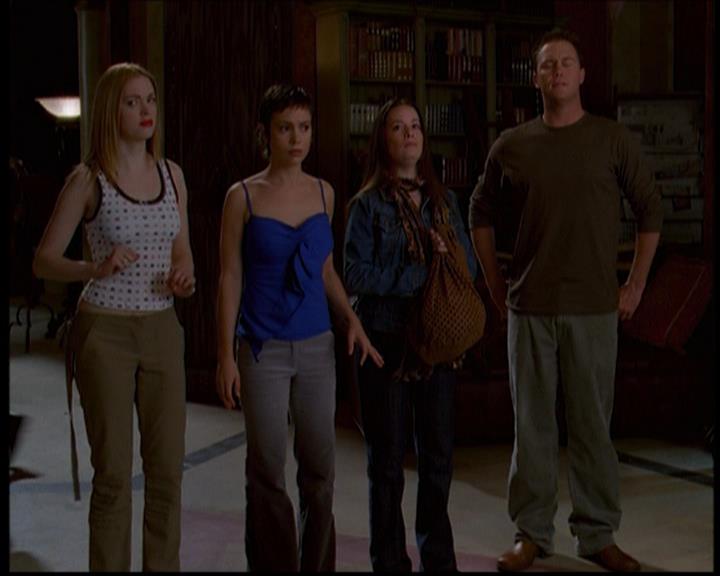 Charmed-Online-dot-614TheLegendOftheSleepyHalliwell0525.jpg