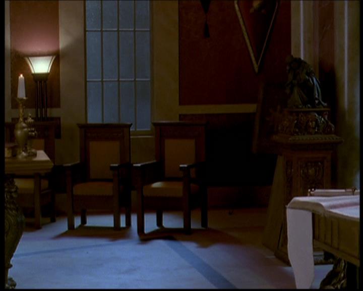 Charmed-Online-dot-614TheLegendOftheSleepyHalliwell0528.jpg