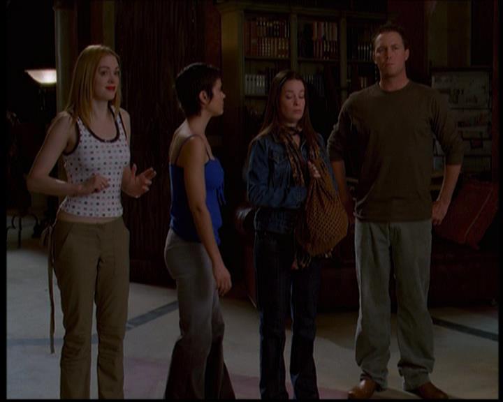 Charmed-Online-dot-614TheLegendOftheSleepyHalliwell0529.jpg