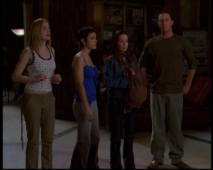 Charmed-Online-dot-614TheLegendOftheSleepyHalliwell0530.jpg
