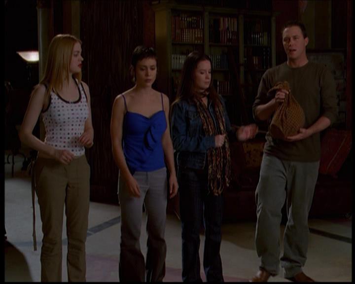 Charmed-Online-dot-614TheLegendOftheSleepyHalliwell0534.jpg