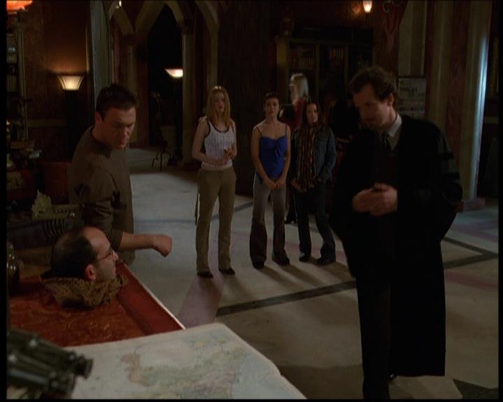 Charmed-Online-dot-614TheLegendOftheSleepyHalliwell0595.jpg