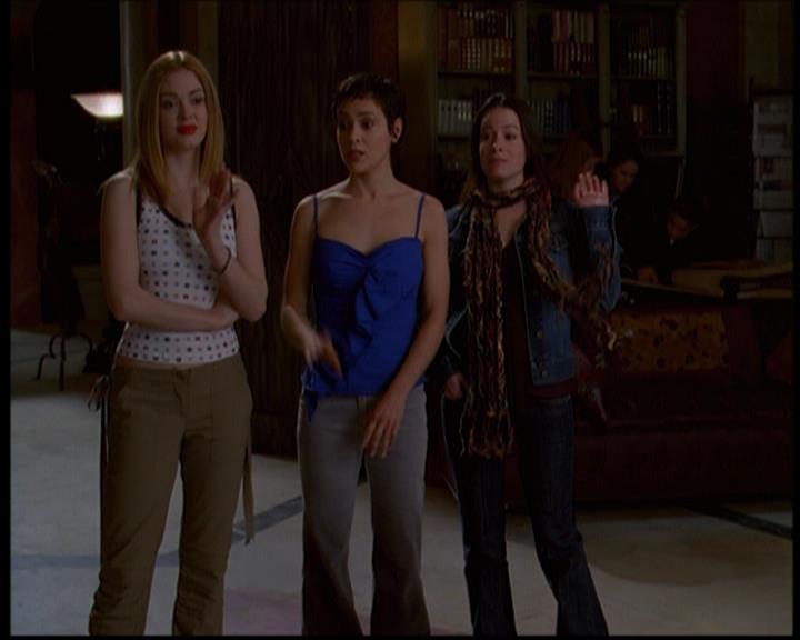 Charmed-Online-dot-614TheLegendOftheSleepyHalliwell0597.jpg