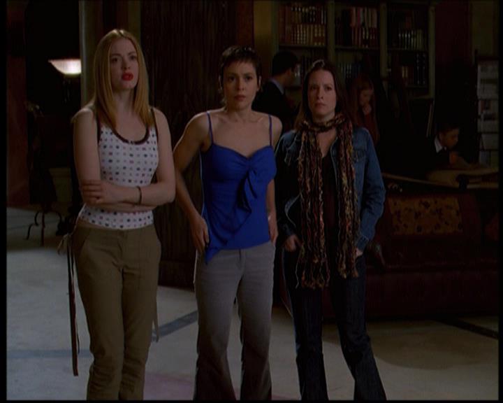 Charmed-Online-dot-614TheLegendOftheSleepyHalliwell0604.jpg
