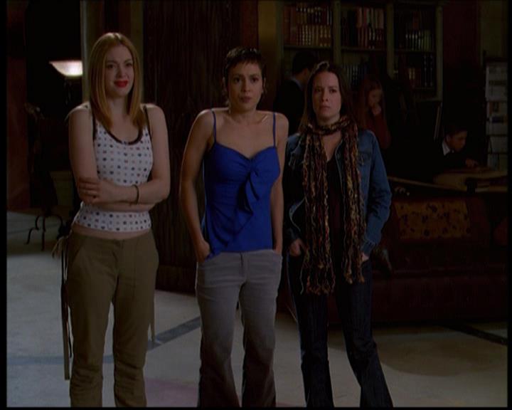 Charmed-Online-dot-614TheLegendOftheSleepyHalliwell0605.jpg Charmed-Online-dot-614TheLegendOftheSleepyHalliwell0605.jpg