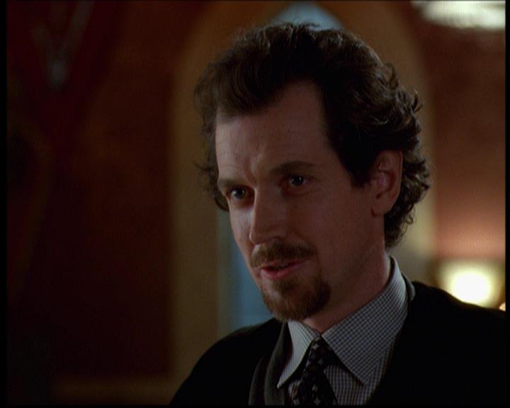 Charmed-Online-dot-614TheLegendOftheSleepyHalliwell0633.jpg