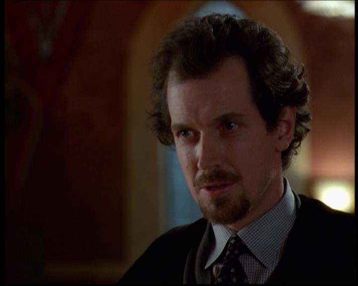 Charmed-Online-dot-614TheLegendOftheSleepyHalliwell0651.jpg