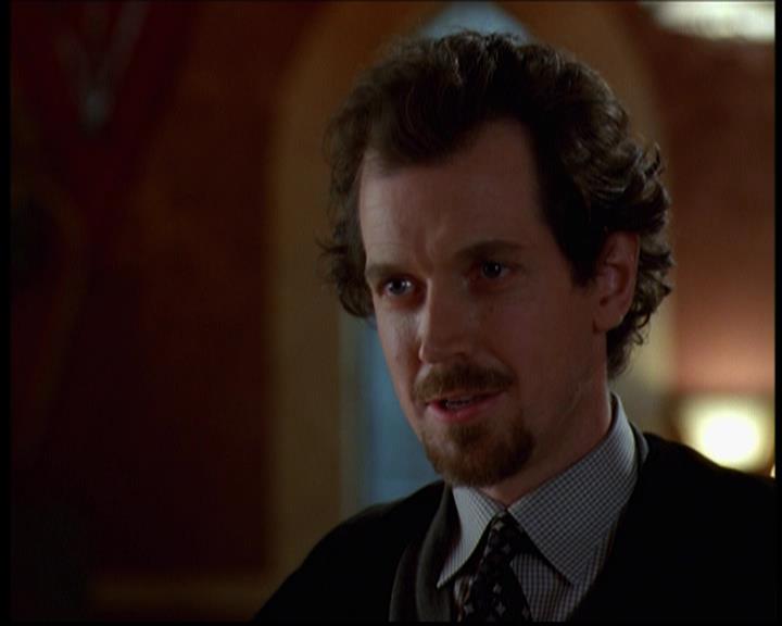 Charmed-Online-dot-614TheLegendOftheSleepyHalliwell0657.jpg