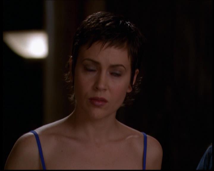 Charmed-Online-dot-614TheLegendOftheSleepyHalliwell0659.jpg
