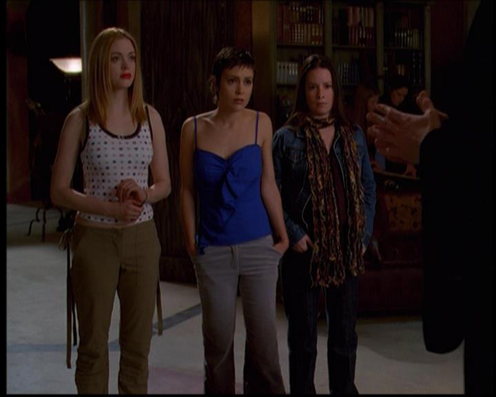 Charmed-Online-dot-614TheLegendOftheSleepyHalliwell0671.jpg Charmed-Online-dot-614TheLegendOftheSleepyHalliwell0671.jpg
