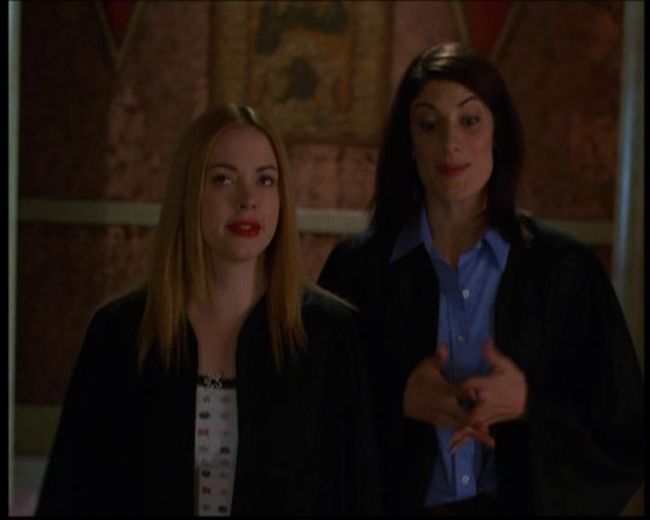 Charmed-Online-dot-614TheLegendOftheSleepyHalliwell0687.jpg