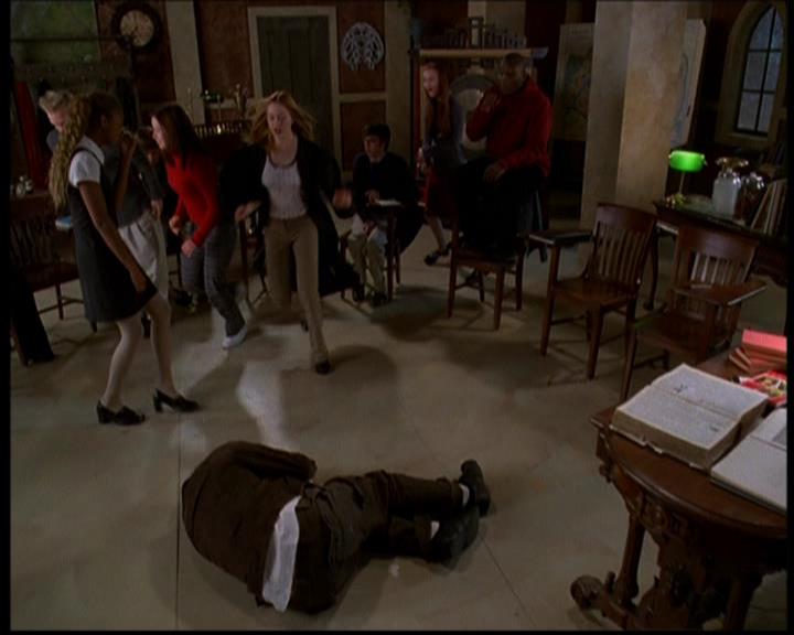 Charmed-Online-dot-614TheLegendOftheSleepyHalliwell0708.jpg