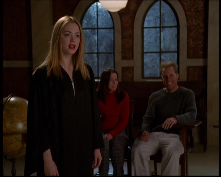 Charmed-Online-dot-614TheLegendOftheSleepyHalliwell0716.jpg Charmed-Online-dot-614TheLegendOftheSleepyHalliwell0716.jpg