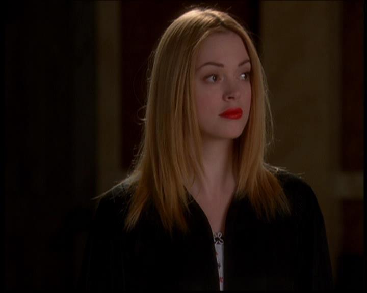 Charmed-Online-dot-614TheLegendOftheSleepyHalliwell0731.jpg Charmed-Online-dot-614TheLegendOftheSleepyHalliwell0731.jpg