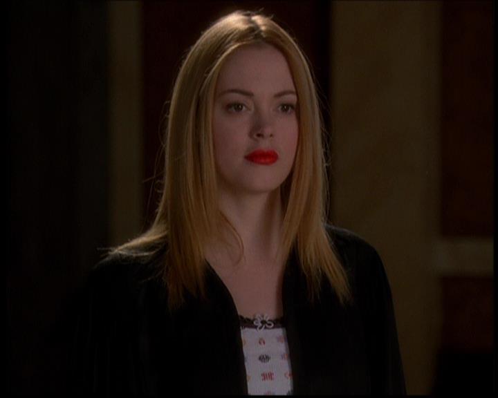 Charmed-Online-dot-614TheLegendOftheSleepyHalliwell0741.jpg Charmed-Online-dot-614TheLegendOftheSleepyHalliwell0741.jpg