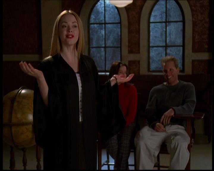 Charmed-Online-dot-614TheLegendOftheSleepyHalliwell0748.jpg