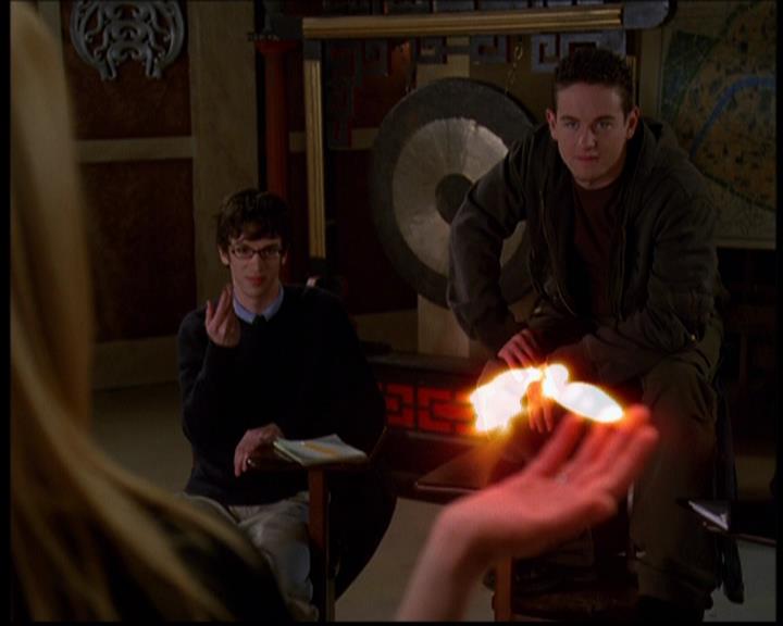 Charmed-Online-dot-614TheLegendOftheSleepyHalliwell0749.jpg