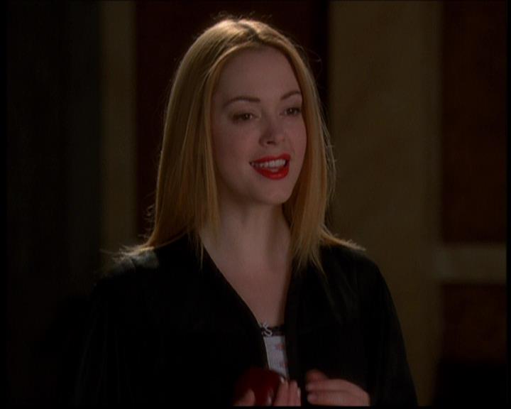 Charmed-Online-dot-614TheLegendOftheSleepyHalliwell0753.jpg