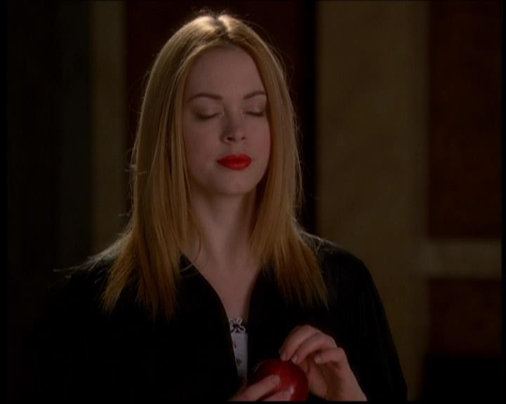 Charmed-Online-dot-614TheLegendOftheSleepyHalliwell0765.jpg Charmed-Online-dot-614TheLegendOftheSleepyHalliwell0765.jpg