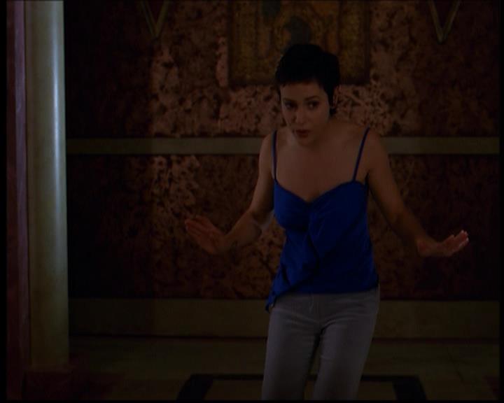 Charmed-Online-dot-614TheLegendOftheSleepyHalliwell0767.jpg Charmed-Online-dot-614TheLegendOftheSleepyHalliwell0767.jpg